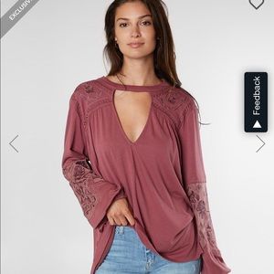 Gimmicks long sleeved key whole shirt